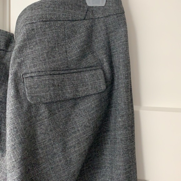 Grey pinstripe women’s suit - Picture 9 of 9